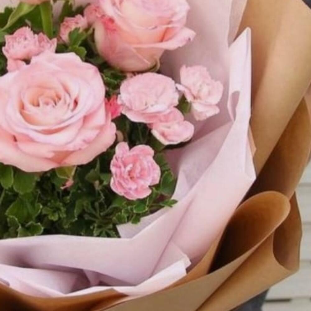 Букет комплимент с розой и гвоздикой 