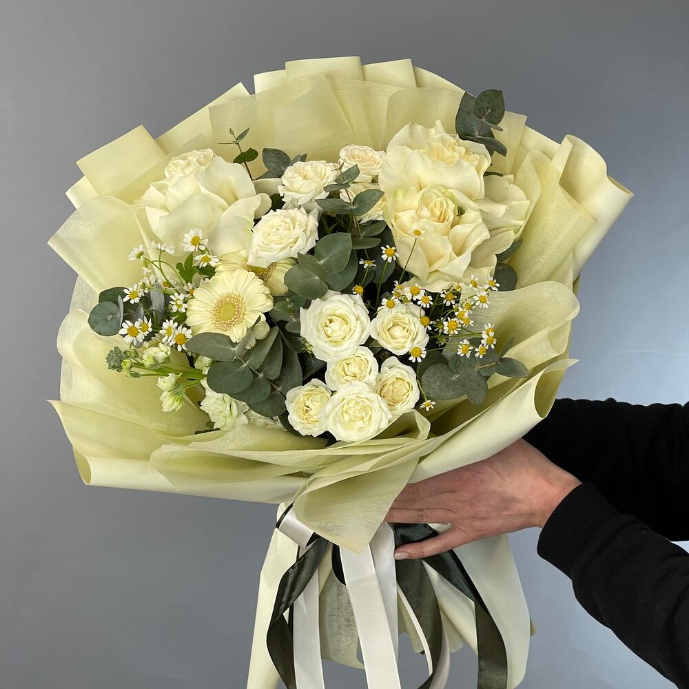 Букет с белыми розами 