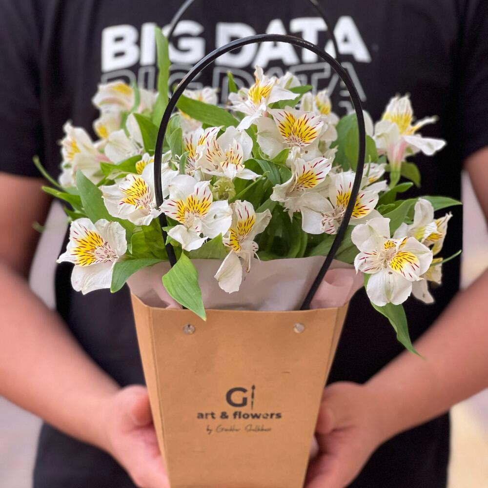 Моно-Букет из Альстримерии + открытка ручной работы в подарок